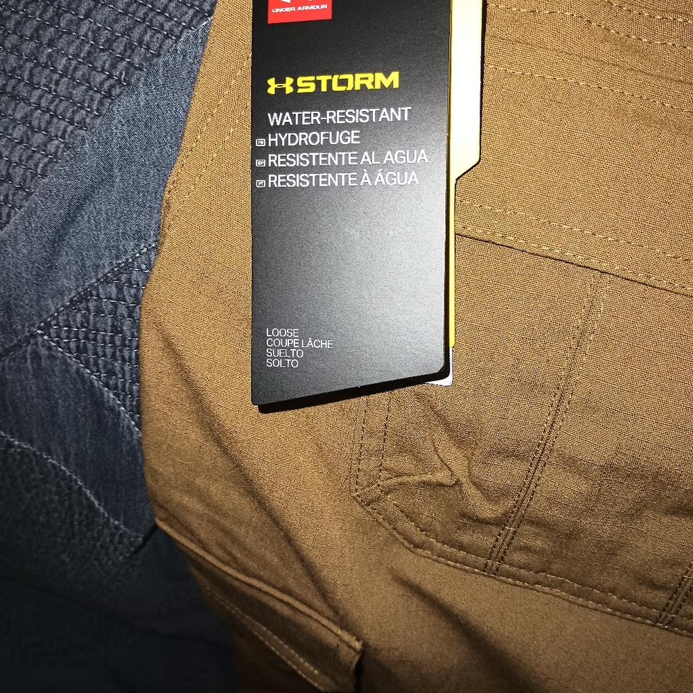 I under armor storm water resistant khakis, brand new size 12 woman's....NICE!